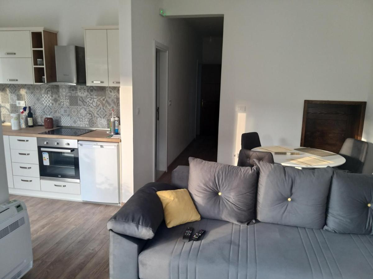 Petivat Gardens Apartment Luaran gambar