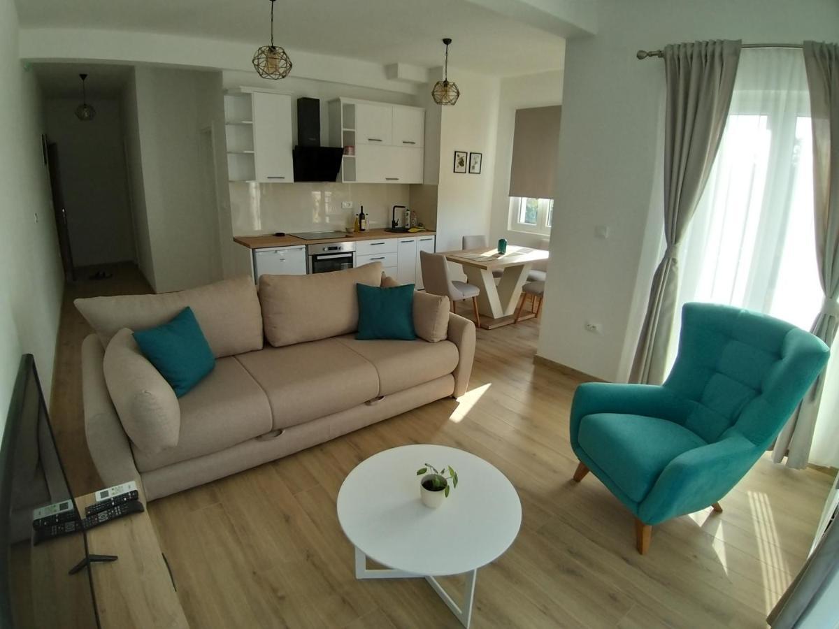 Petivat Gardens Apartment Luaran gambar