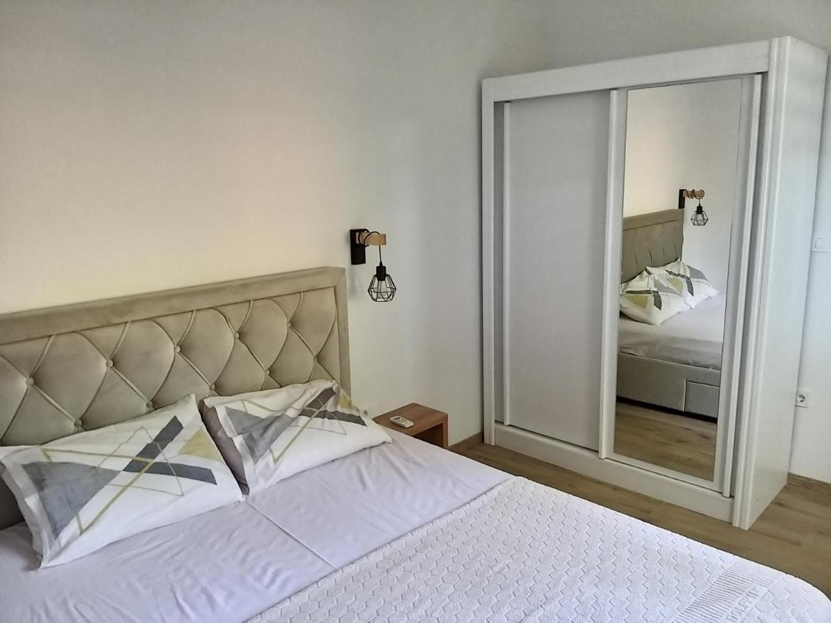 Petivat Gardens Apartment Luaran gambar