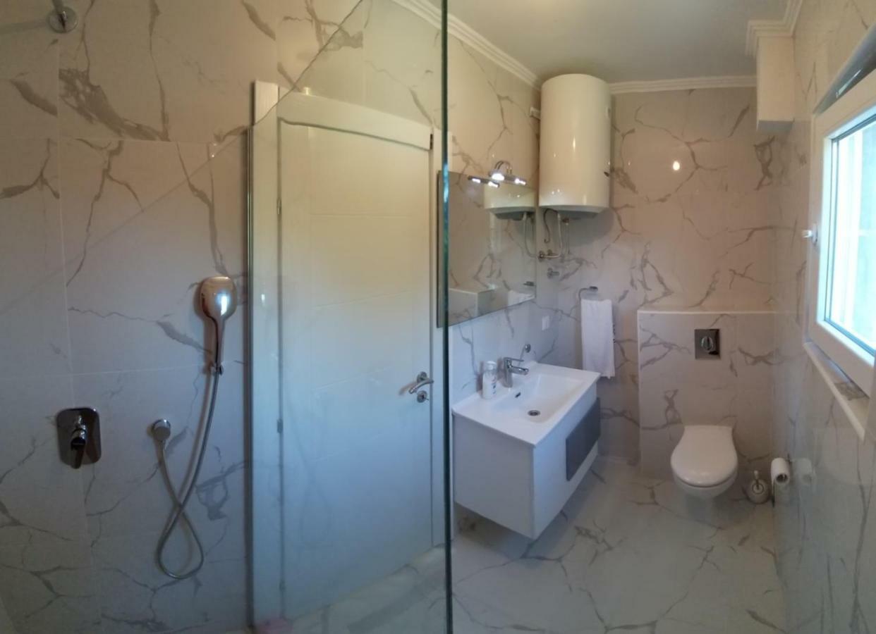 Petivat Gardens Apartment Luaran gambar