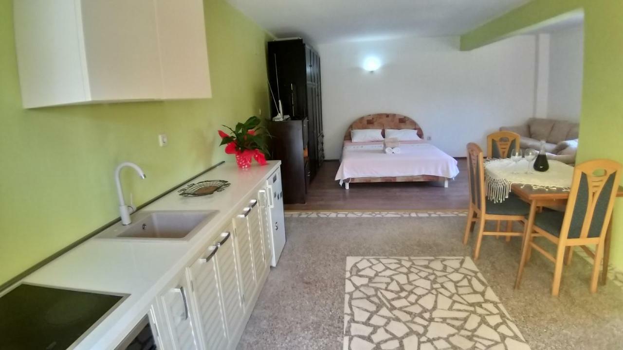 Petivat Gardens Apartment Luaran gambar